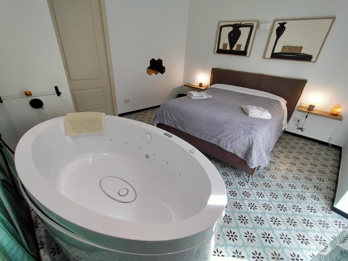 Sonnino Suite Jacuzzi Apartment Bari Ngoại thất bức ảnh
